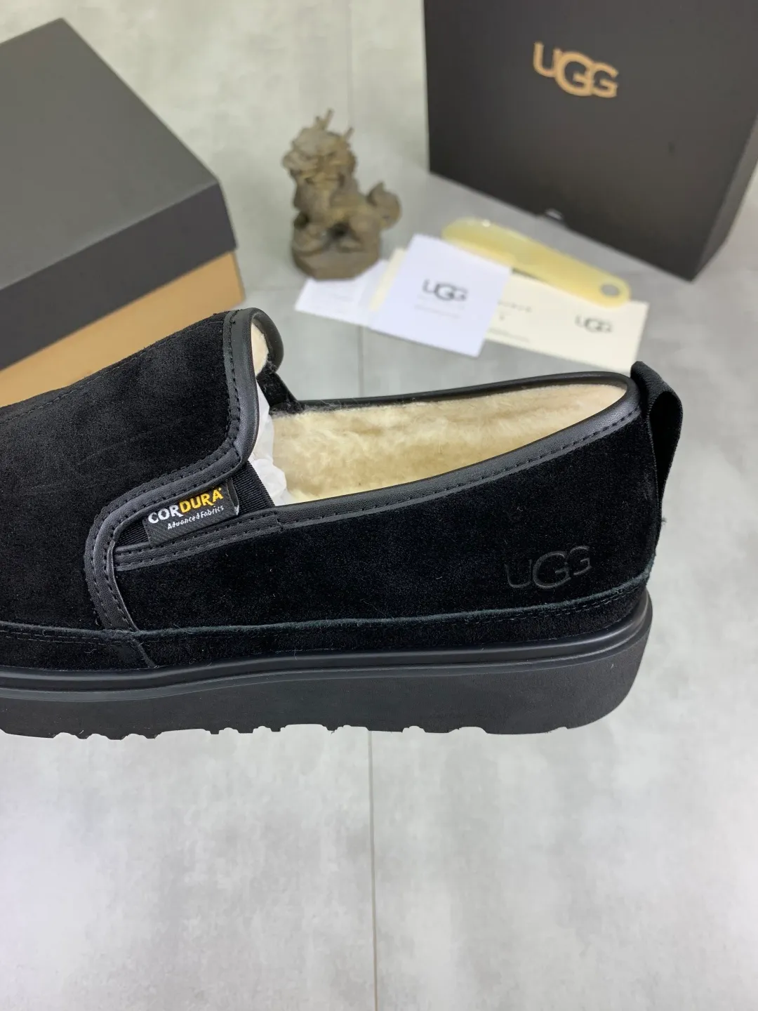 Men's men's shoes 💰P580 [New style] hot style 💰 versatile casual slip-on fur shoes 🆘 "Real Wool" [UGG] 👉 hot style men's shoes official website synchronization 🔰 quality [proud] is not comparable to the imitations in the general market 🌀 The upper is imported Italian frosted calfskin, and the lining: foot pad 🅰️ grade 🐑 real wool 👻 Only Grade A can show the effect The hand feels smooth and delicate 🔱The shoe shape is grand, only the factory can achieve it 🎄The perfect toughness of the original outsole 👻⬛️ can allow customers to bid farewell to one-time consumption. Real wool lining, super warm. Available in black or brown. Size: 39-44